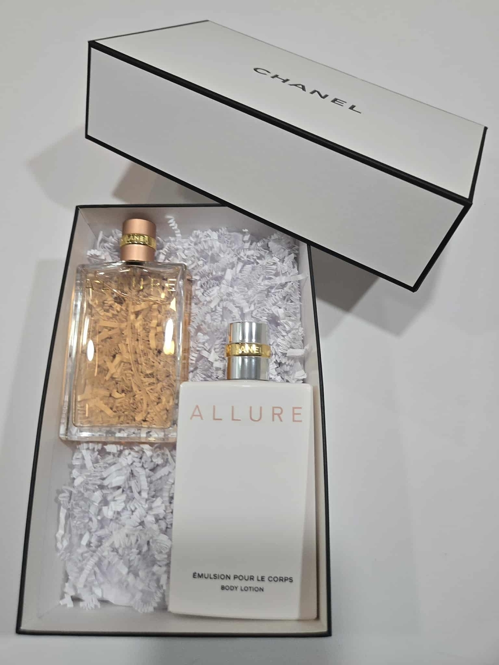 CHANEL ALLURE SET: Eau De Parfum 3.4 OZ and Body Lotion 6.8 OZ New In Chanel Box - Picture 3 of 13